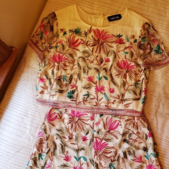 Fab'rik Embroidered Coordinating Crop Top/Short Set - Picture 2 of 7